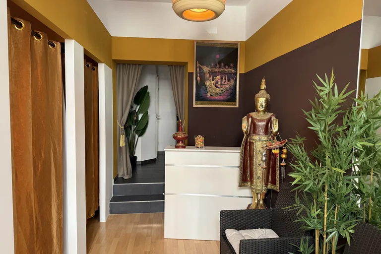 Buddha-Statue im Thai-Massage-Studio